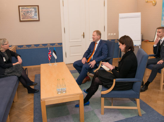 Riigikaitsekomisjoni esimees Marko Mihkelson kohtus Suurbritannia suursaadiku Theresa Bubbeariga